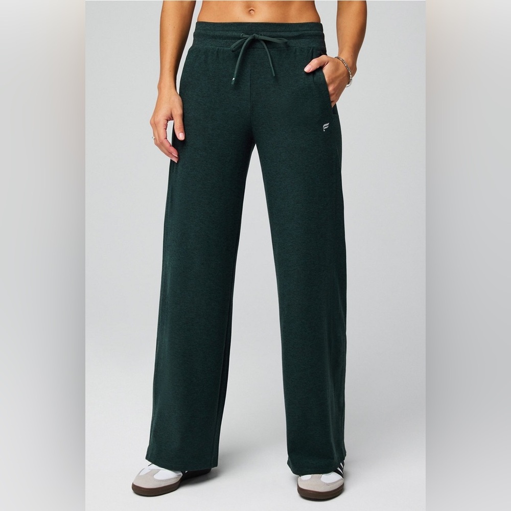 Fabletics Cloud Jersey Wide Leg 
In Dark Green Heather, size Medium